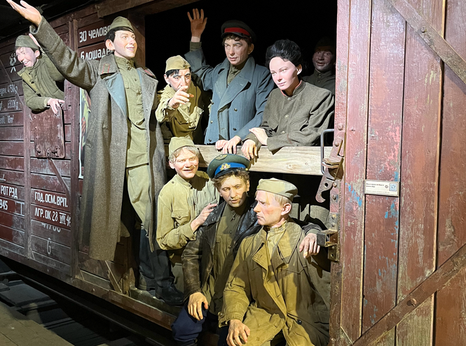 Гуманитарии СПбГУТ посетили с экскурсией «Ленфильм»