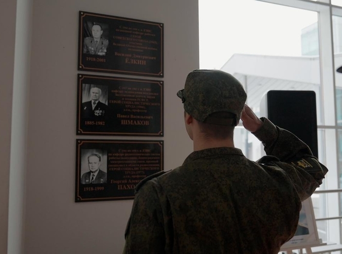 В СПбГУТ открыли памятные доски в честь Героев Отечества