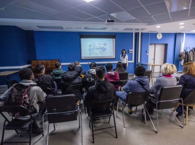 В коворкинге SutSpace иностранных студентов познакомили с Санкт-Петербургом