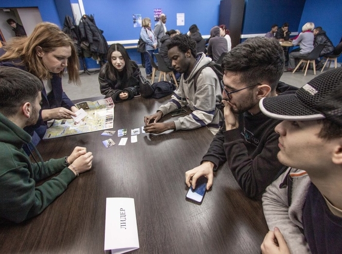 В коворкинге SutSpace иностранных студентов познакомили с Санкт-Петербургом