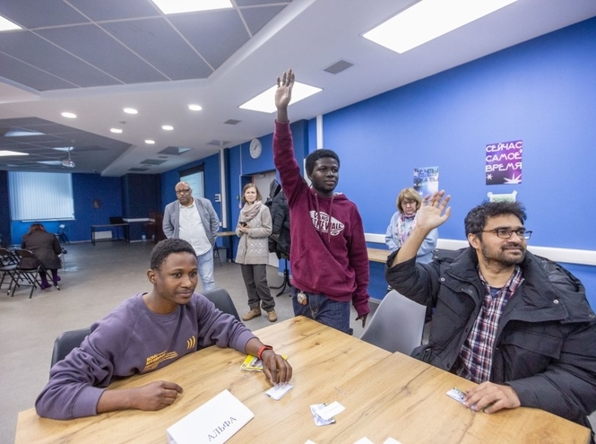 В коворкинге SutSpace иностранных студентов познакомили с Санкт-Петербургом