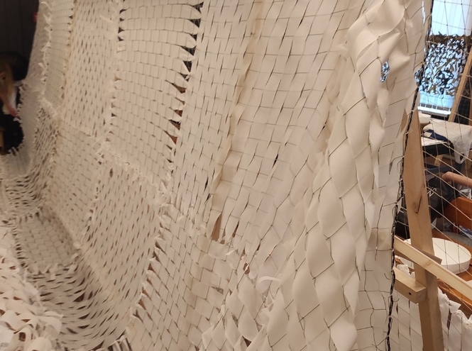 Студентка СПбГУТ научилась плести маскировочные сети