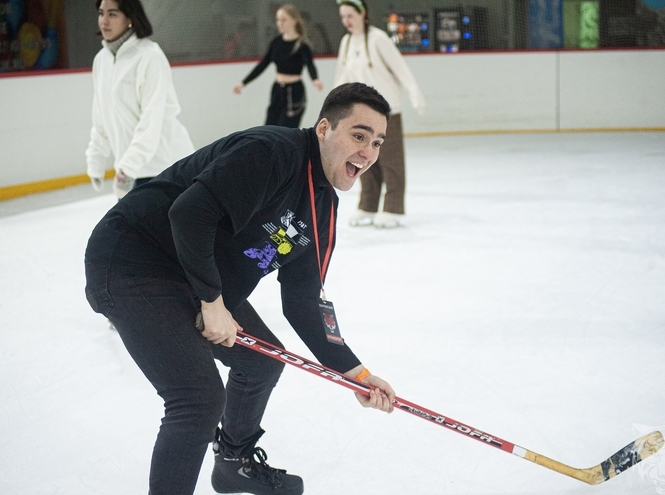 «Полосатый лёд» объединил студентов СПбГУТ на ночном катании