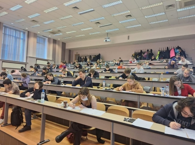 В СПбГУТ прошёл очный тур математической олимпиады школьников