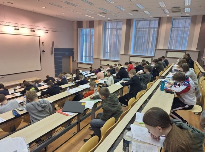 В СПбГУТ прошёл очный тур математической олимпиады школьников