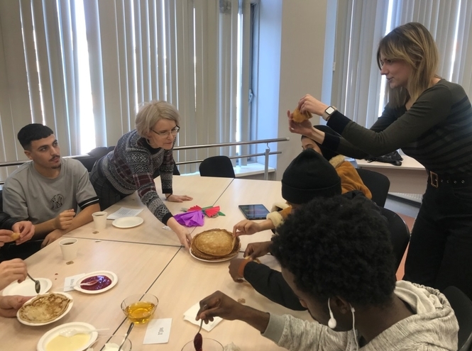 Международный студенческий клуб «Сигнал» проводил зиму блинами