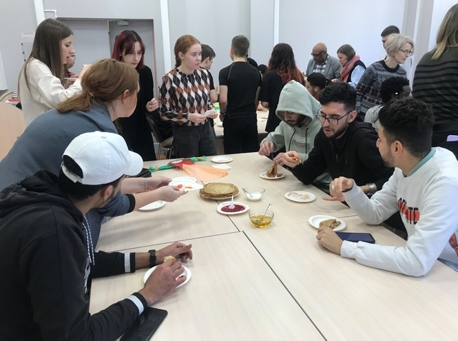 Международный студенческий клуб «Сигнал» проводил зиму блинами