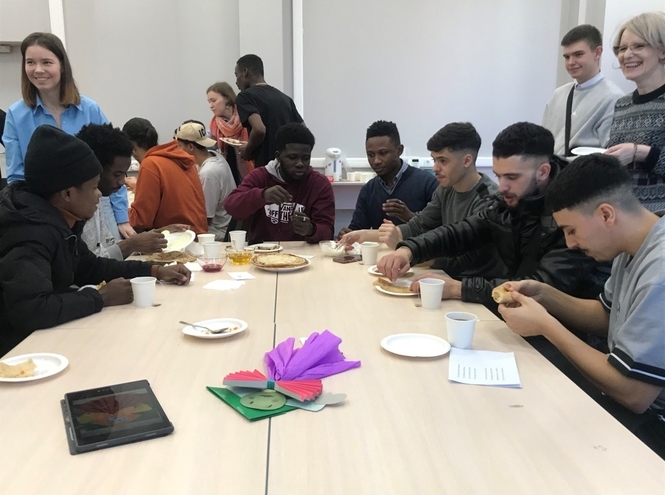 Международный студенческий клуб «Сигнал» проводил зиму блинами