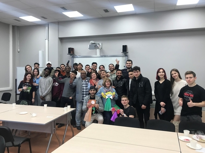 Международный студенческий клуб «Сигнал» проводил зиму блинами