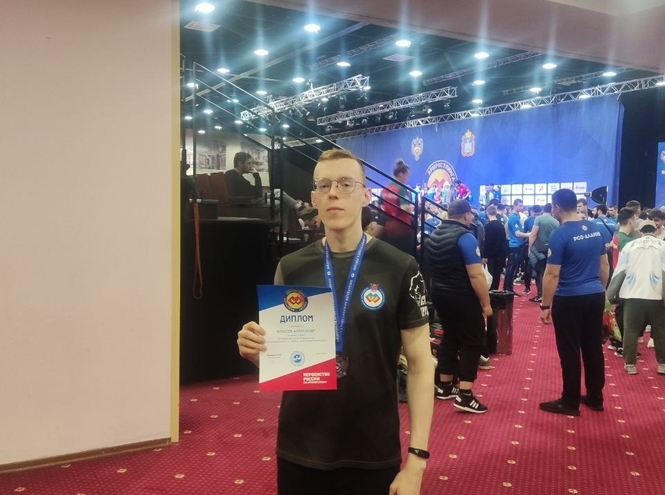 Спортсмен СПбГУТ взял бронзу на первенстве России по армрестлингу