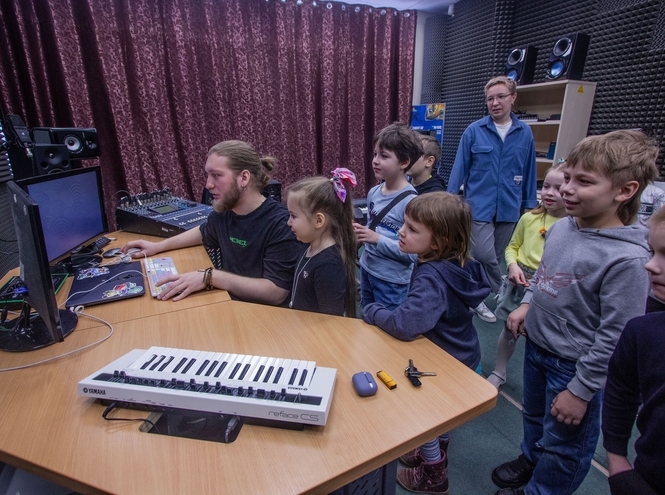 Привет, это «Бонч»! Дети сотрудников СПбГУТ познакомились со связью и ИТ