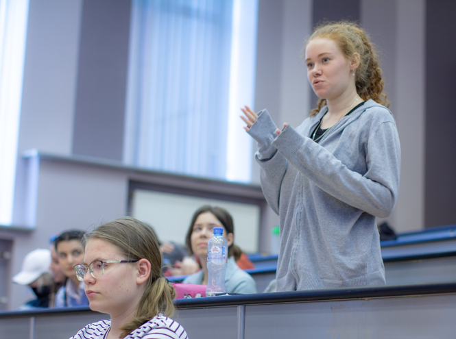 На факультете СЦТ прошла лекция о международных коммуникациях