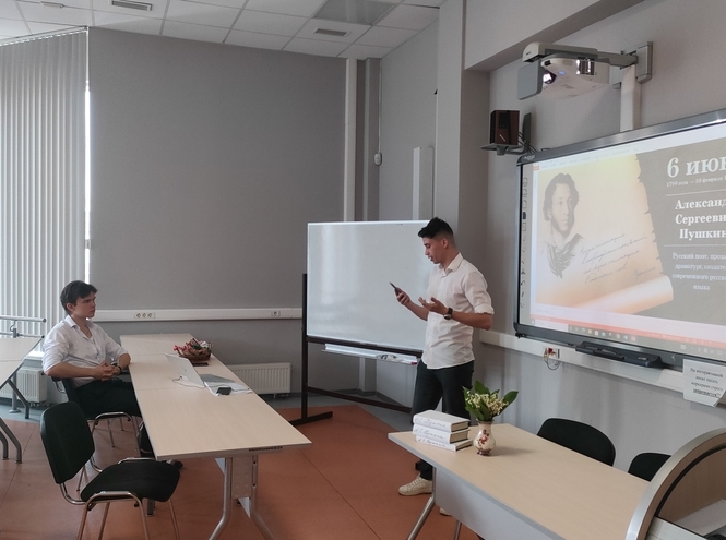 Иностранные студенты поучаствовали в мероприятиях ко Дню рождения А. С. Пушкина