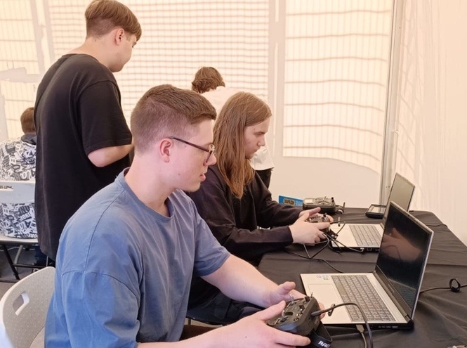 В Петербурге при поддержке СПбГУТ прошёл Фестиваль гонок дронов