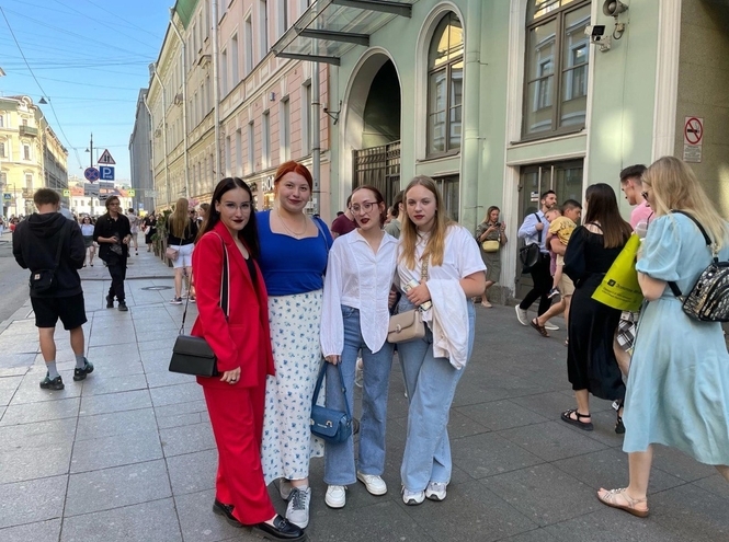 Студенты СПбКТ встретили «Алые паруса»