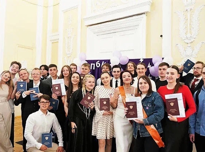 В Санкт-Петербургском колледже телекоммуникаций вручили дипломы выпускникам