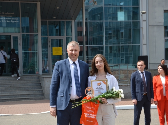 В Санкт-Петербургском колледже телекоммуникаций вручили дипломы выпускникам