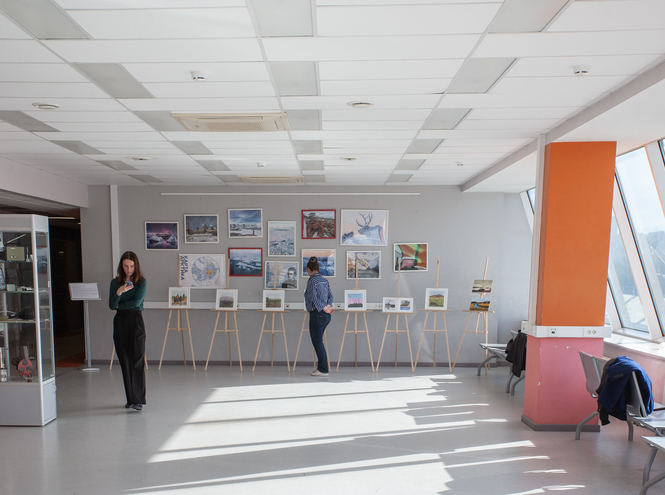 «Что такое Арктика?»: в СПбГУТ открылась художественная выставка по следам экспедиции по морю Лаптевых