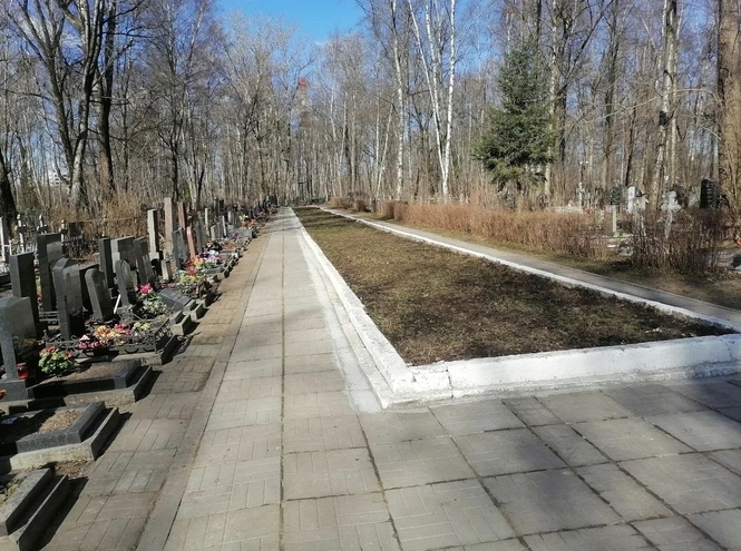 Студенты СПбГУТ провели акцию по благоустройству воинских захоронений