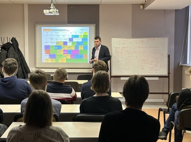 Школьники завершили обучение на факультативе по кибербезопасности