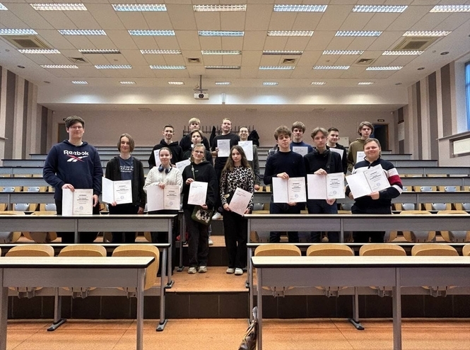 Школьники завершили обучение на факультативе по кибербезопасности