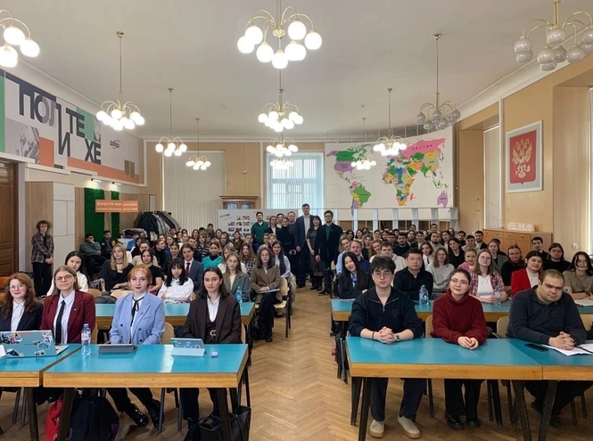 Студентки СПбГУТ представили гуманитарные практики на форуме в Политехе