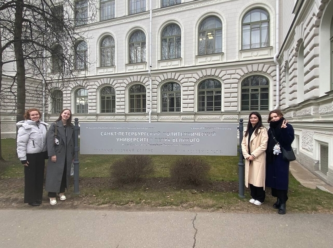 Студентки СПбГУТ представили гуманитарные практики на форуме в Политехе