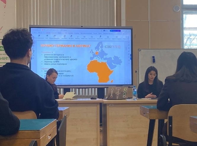 Студентки СПбГУТ представили гуманитарные практики на форуме в Политехе