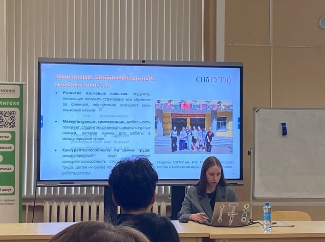 Студентки СПбГУТ представили гуманитарные практики на форуме в Политехе