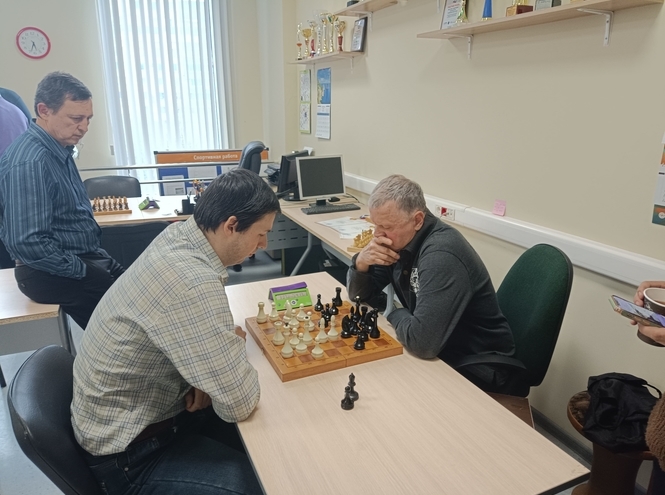 Работники СПбГУТ — за шахматной доской
