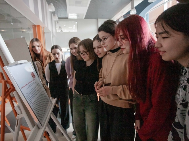 В СПбГУТ открылись выставки к 80-летию Победы