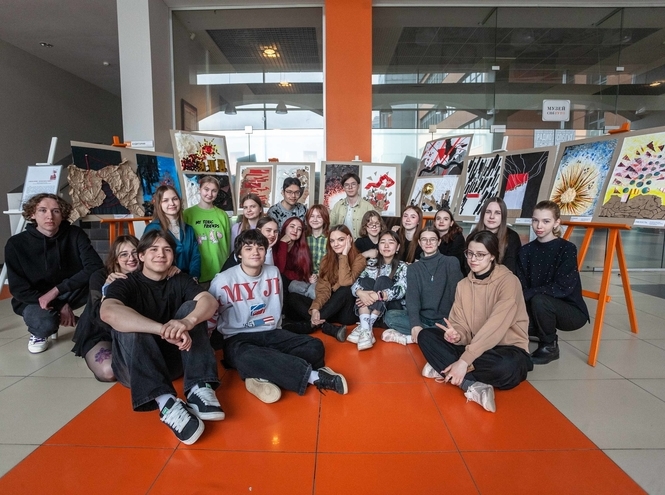 В СПбГУТ открылись выставки к 80-летию Победы