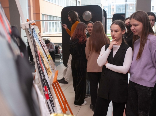 В СПбГУТ открылись выставки к 80-летию Победы