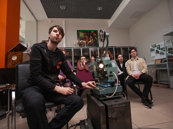 В СПбГУТ открылись выставки к 80-летию Победы