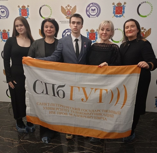 Флаг СПбГУТ на церемонии открытия чемпионата «Профессионалы»!