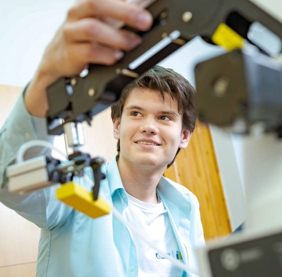 «Газпром нефть» примет на практику более тысячи студентов