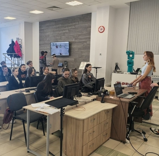 Студенты «Цифровой кафедры» и кафедры ЭД посетили выездную лекцию в концерне «Р-Про»