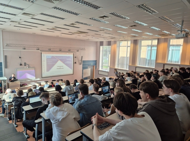 Служить в научной роте: в СПбГУТ прошла встреча с представителем технополиса «ЭРА»