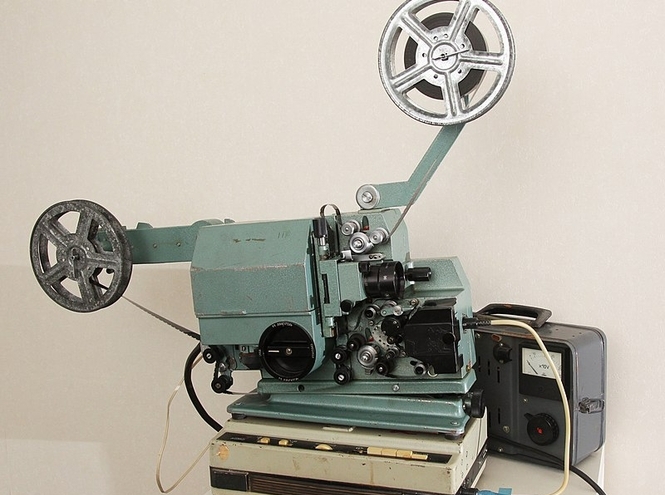 В Музее СПбГУТ хранится легендарный кинопроектор
