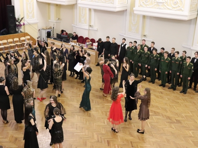 Молодёжный бал Исаакиевского собора прошёл в историческом здании СПбГУТ
