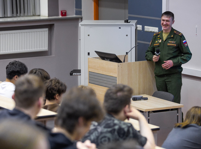 Студенты встретились с представителем фонда «Ленинградский доброволец» и ветераном СВО