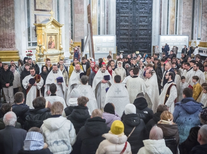Студенты СПбГУТ посетили праздничный молебен в Исаакиевском соборе