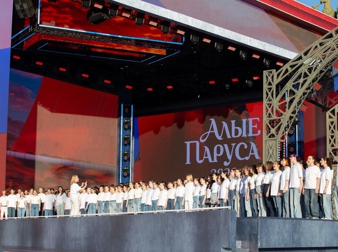 «Cantares» выступил на празднике «Алые паруса 2026»