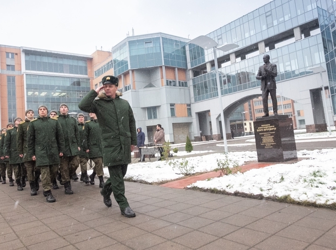 В СПбГУТ открыли памятник М. А. Бонч-Бруевичу
