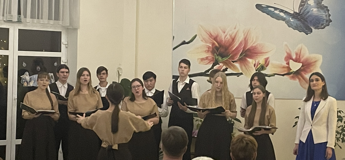 Хор СПбГУТ "Cantares" порадовал пожилых людей в преддверии Нового года