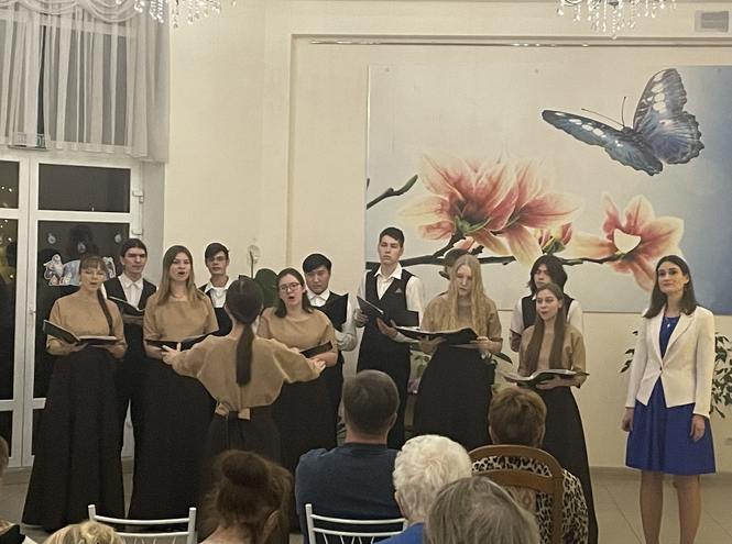 Хор СПбГУТ "Cantares" порадовал пожилых людей в преддверии Нового года