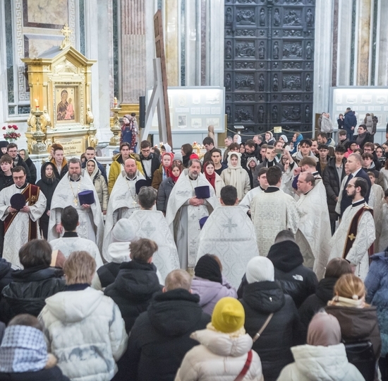 Студенты СПбГУТ посетили праздничный молебен в Исаакиевском соборе