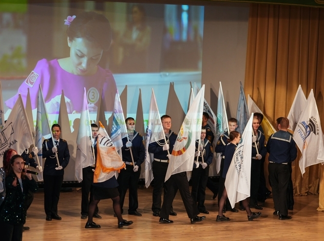 Флаг СПбГУТ на церемонии открытия чемпионата «Профессионалы»!