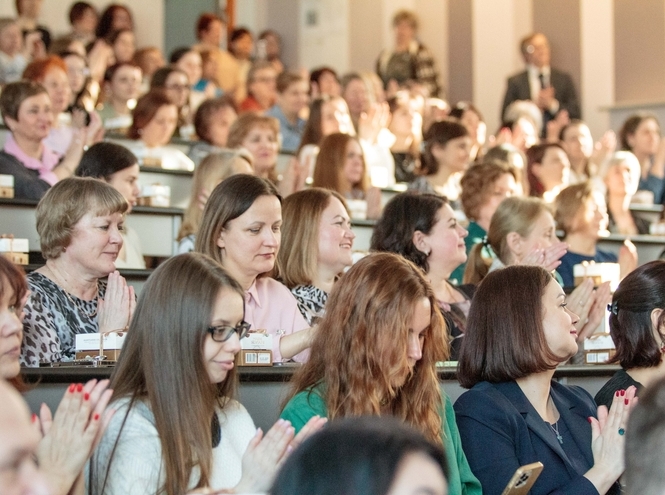 В СПбГУТ поздравили сотрудниц с 8 Марта и анонсировали масштабные перемены