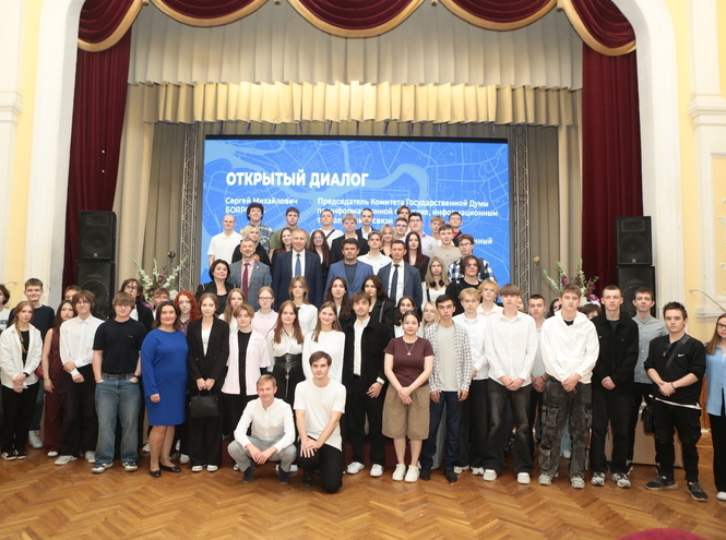 Сергей Боярский принял участие в создании памятника героям СВО в СПбГУТ